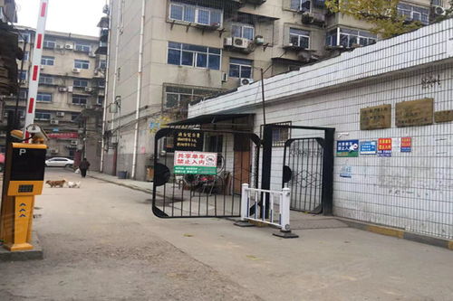 西安玻璃制品廠家屬院深度解析 優(yōu)點(diǎn)、不足與周邊市場觀察